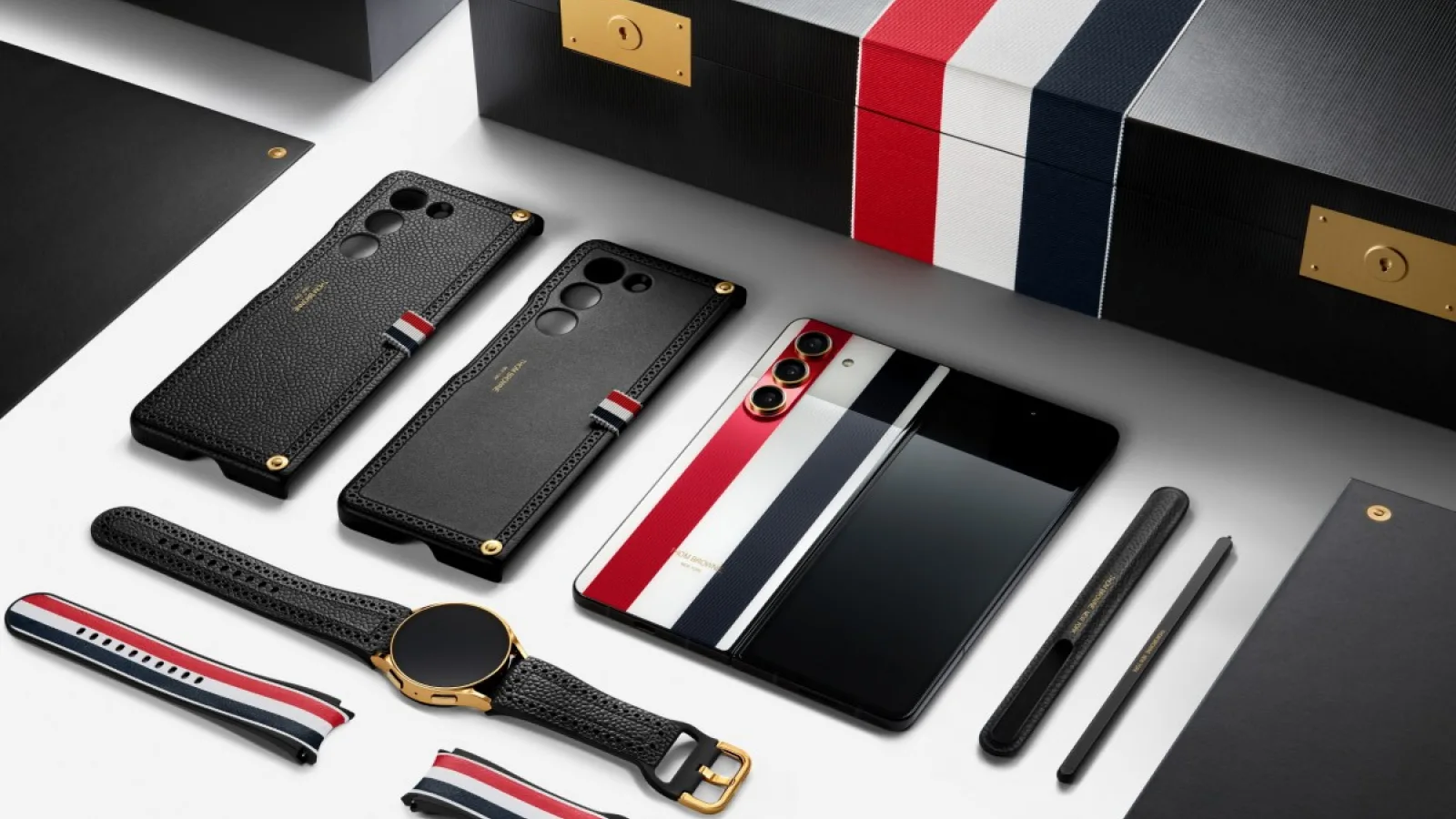 Samsung Galaxy Z Fold5 şi Galaxy Watch6 primesc ediţii Thom Browne, disponibile din 12 septembrie