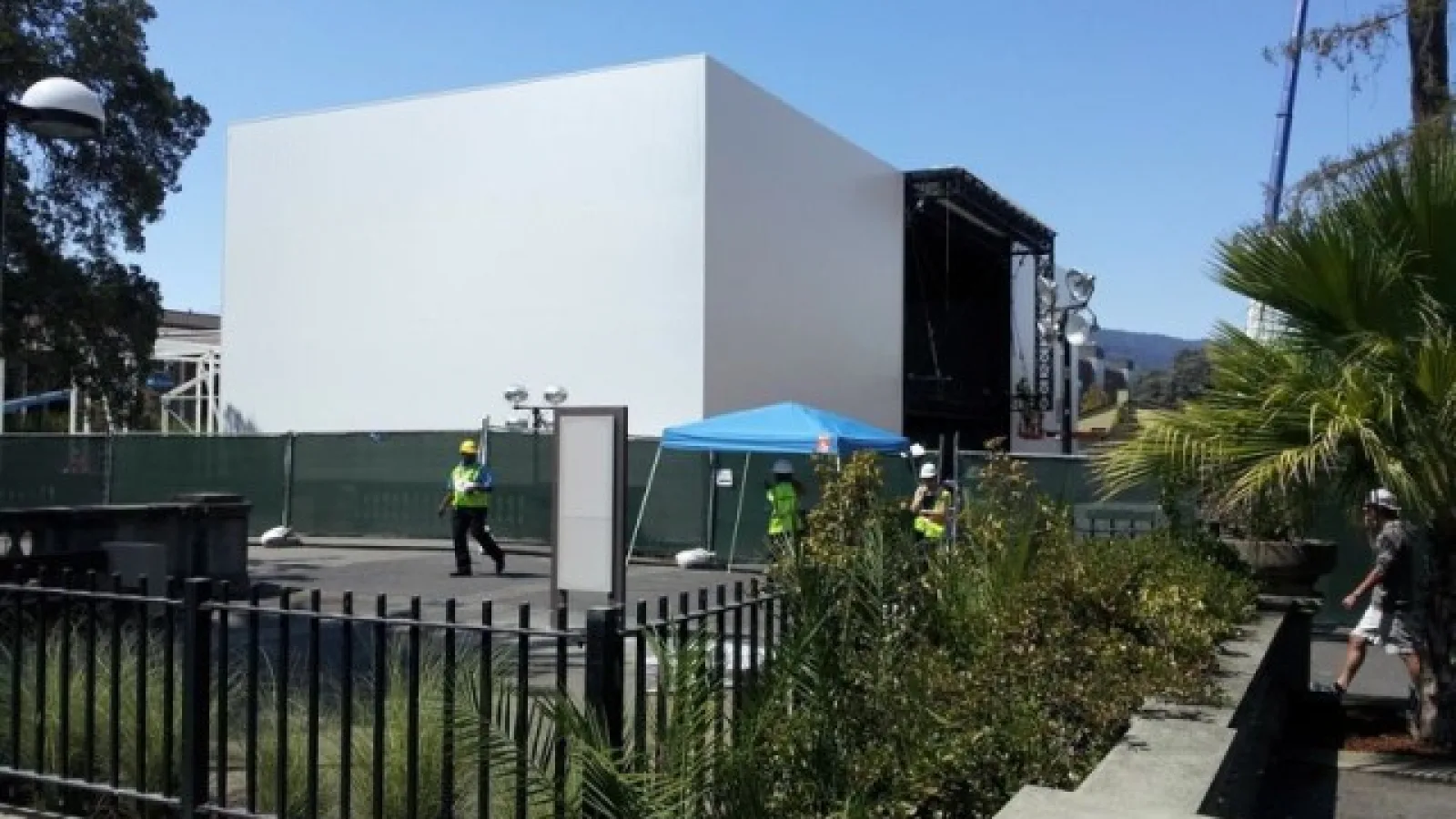 Apple construiește o uriașă scenă specială pentru evenimentul de lansare a lui iPhone 6