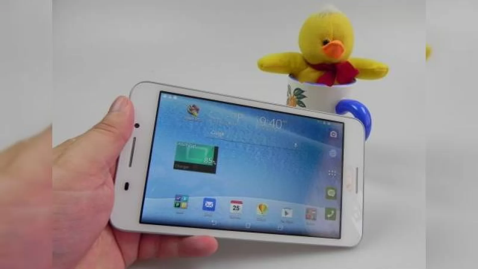 ASUS FonePad 7 (FE375CG) Review: o nouă tabletă telefon, mai compactă decât predecesorul, cu două slot-uri SIM și hardware puternic (Video)