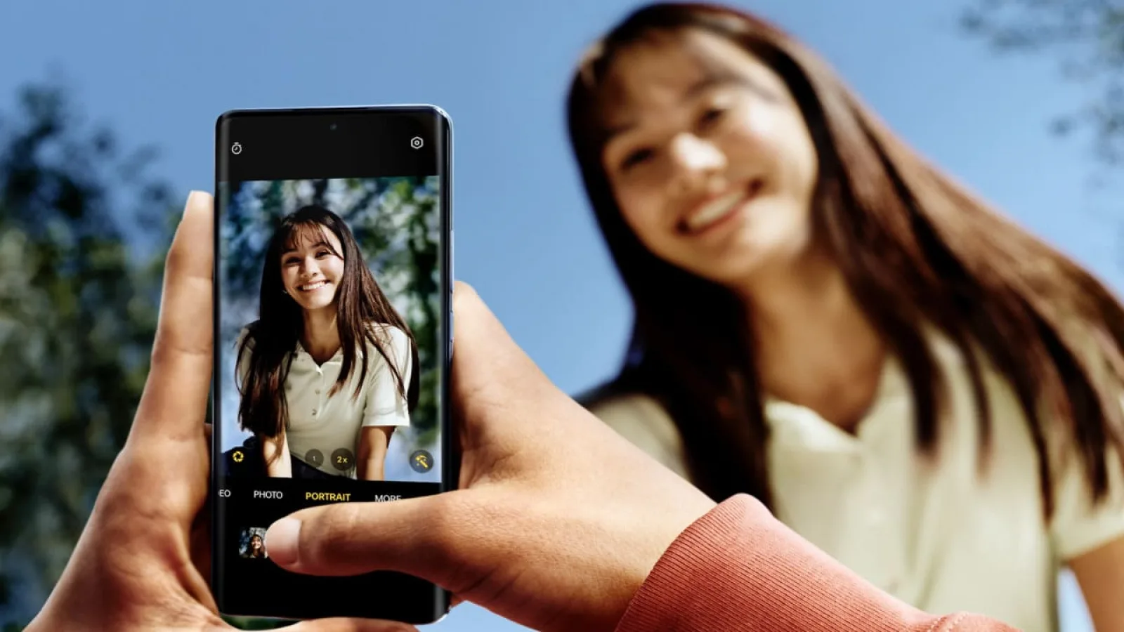 Aproape jumătate dintre români îşi fac selfie-uri o dată pe săptămână, iar o treime le editează (Studiu OPPO)