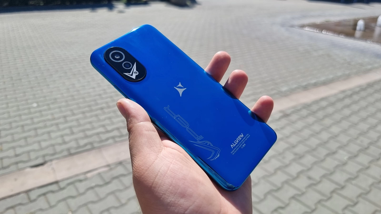 Prezentare Allview Viper V10 - Smartphone accesibil cu design îndrăzneț și asistent vocal în limba română AVI GPT la pachet