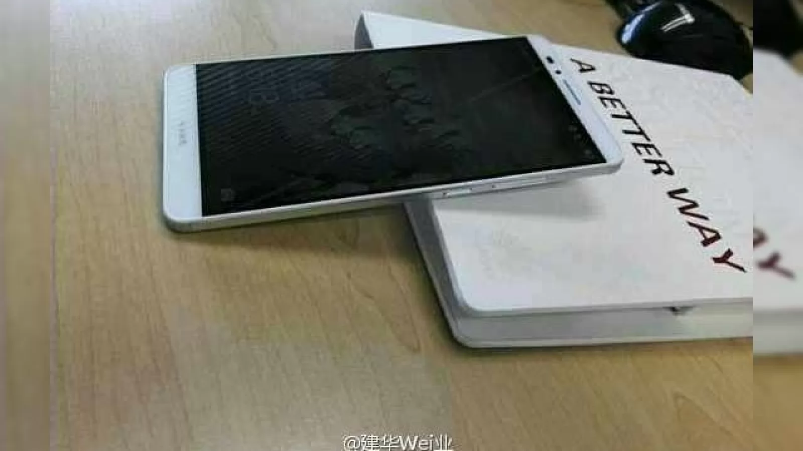 Huawei Ascend Mate 7 apare din nou În imagini live, cu câteva zile Înainte de debutul la IFA 2014