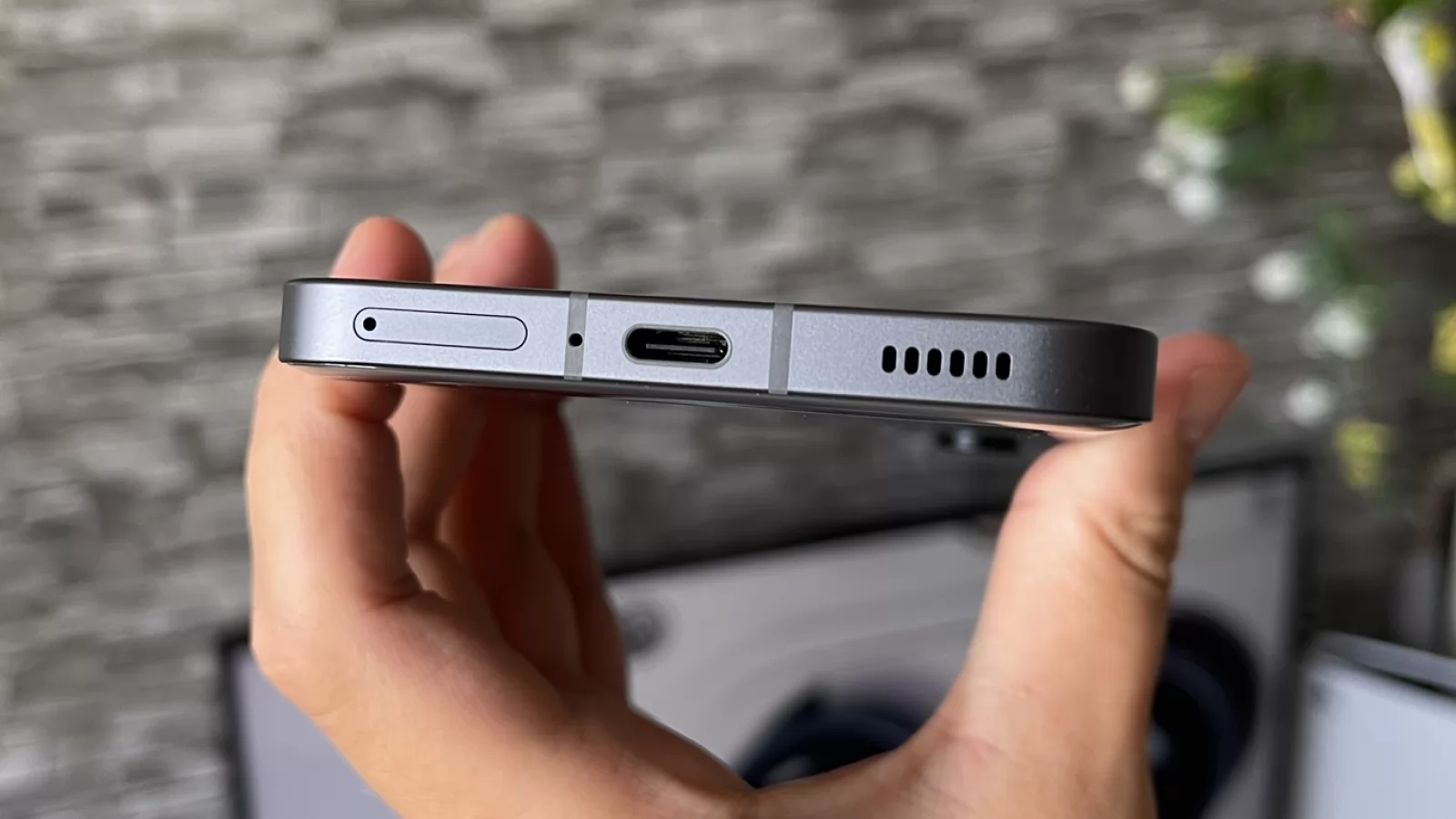 Nothing Phone (2): Acustică stereo hibrid, cu rezultate rezonabile dar fără recorduri