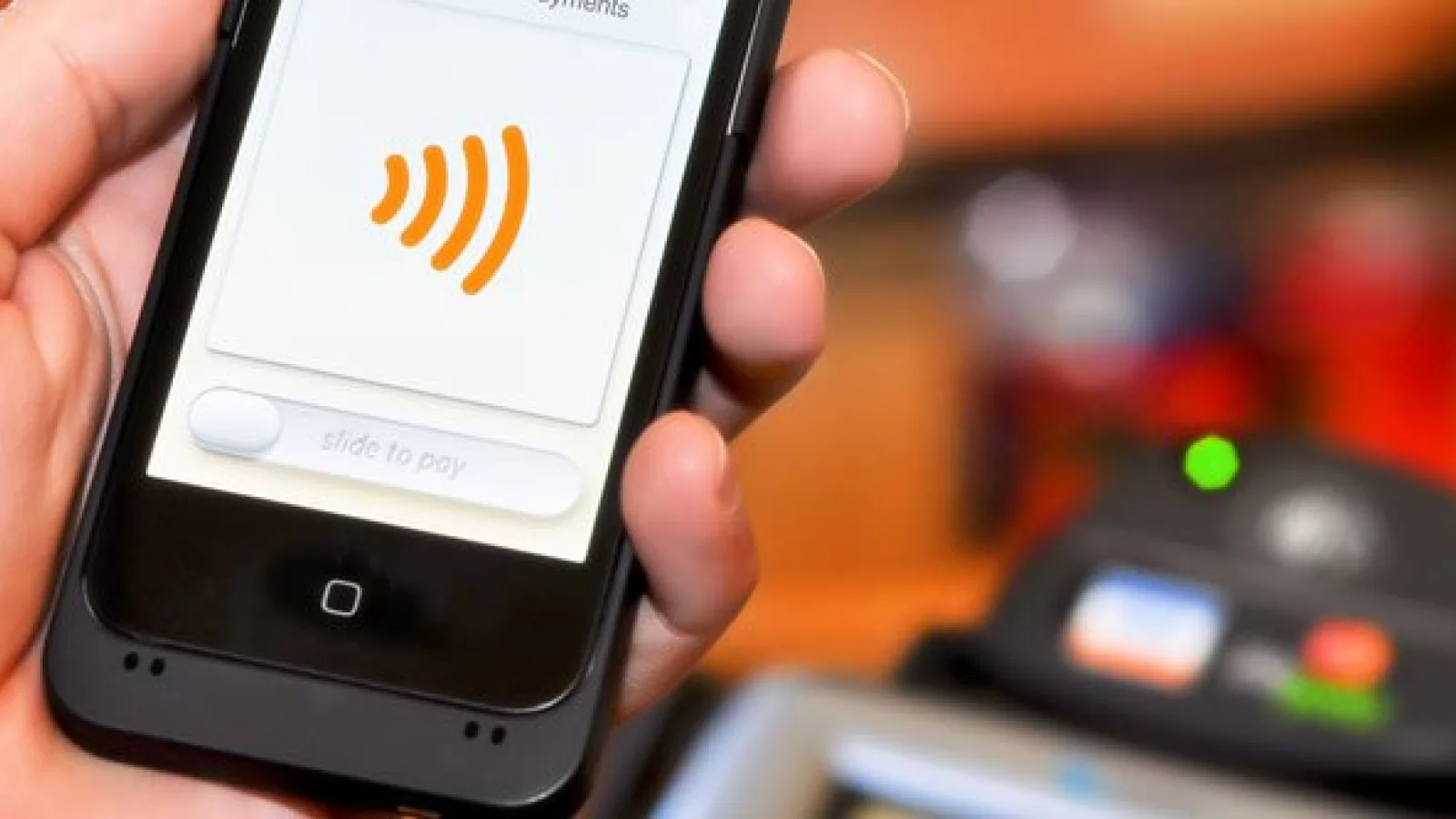 Apple lucrează cu American Express, MasterCard și Visa la un serviciu de tip "portofel mobilâ€
