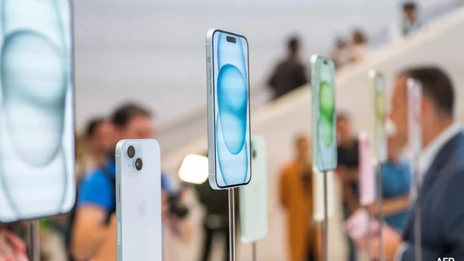 Dacă comanzi un iPhone 15 acum, ai toate șansele să-l primești doar în noiembrie!