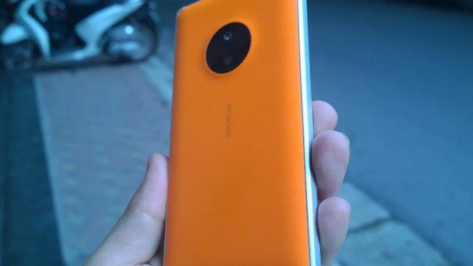 Nokia Lumia 830 comparat cu Lumia 930 În noi fotografii