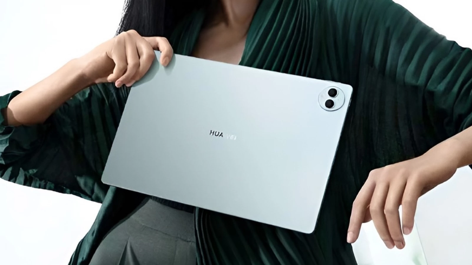 Ce tabletă subţire! Huawei MatePad Pro 13.2 are doar 5.5 mm în talie, ecran OLED de 144 Hz