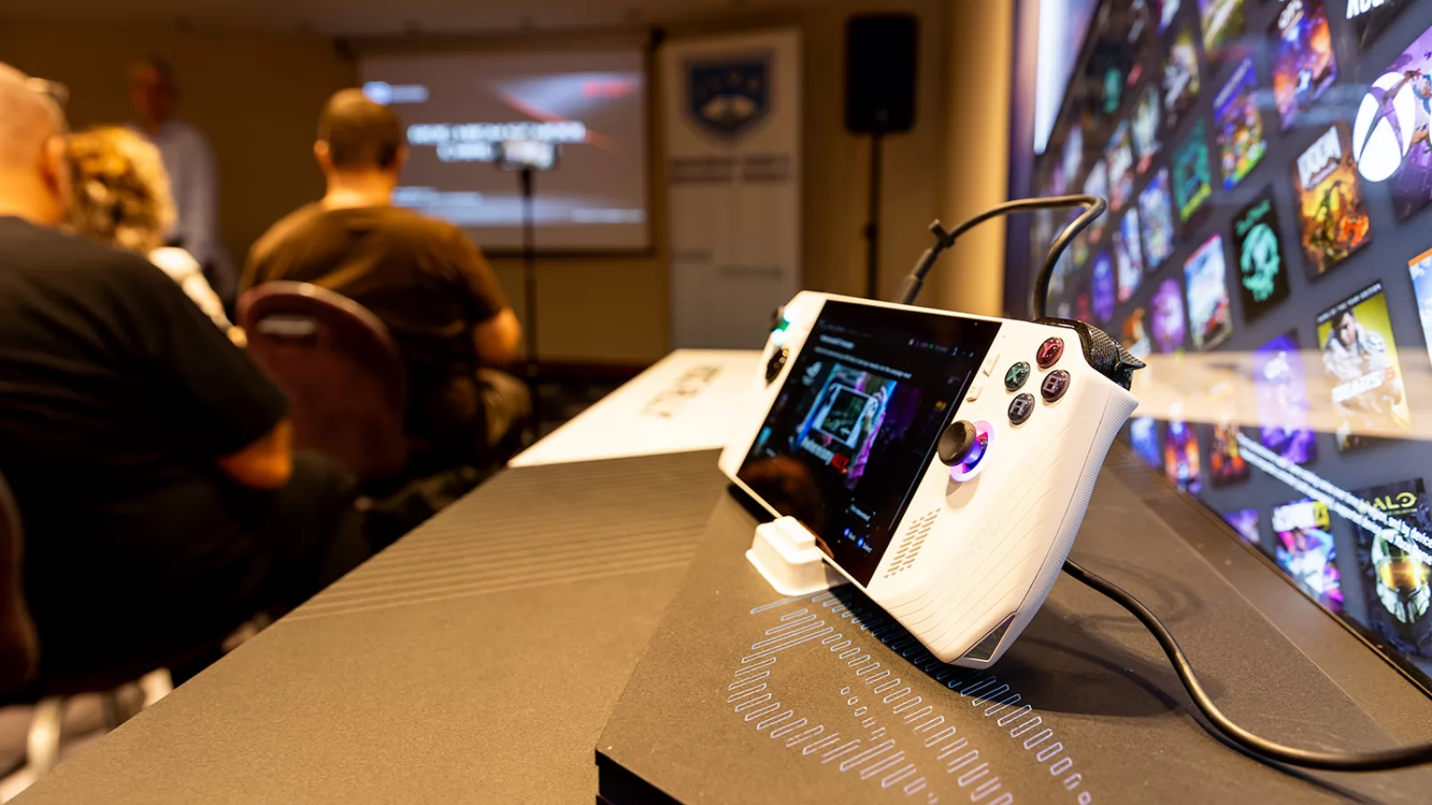 Ești liceean și îți plac jocurile video? ASUS dă startul competiției ROG High-School Challenge 2023-2024, cu FC 24 jucat pe ROG Ally și premii pe măsură