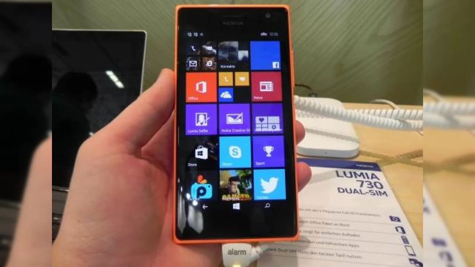 IFA 2014: Nokia Lumia 730 hands on - selfie phone dual SIM, cu ecran OLED (Video)