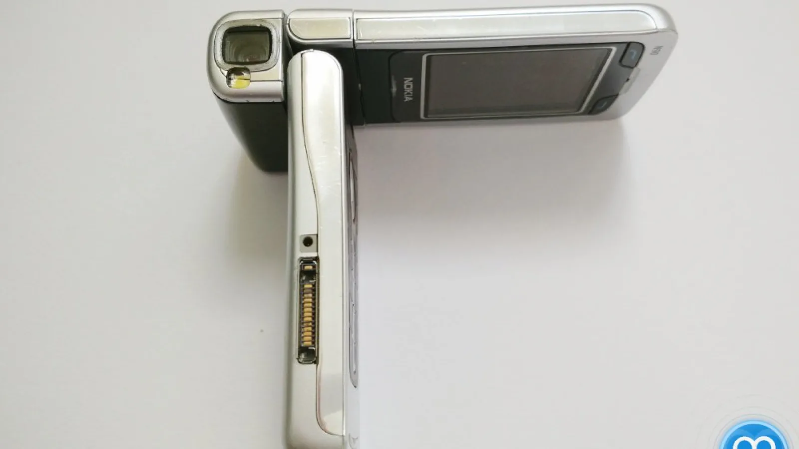 Selfie phone de acum aproape 10 ani: Nokia N90 realiza super selfie-uri Înainte să existe acest concept