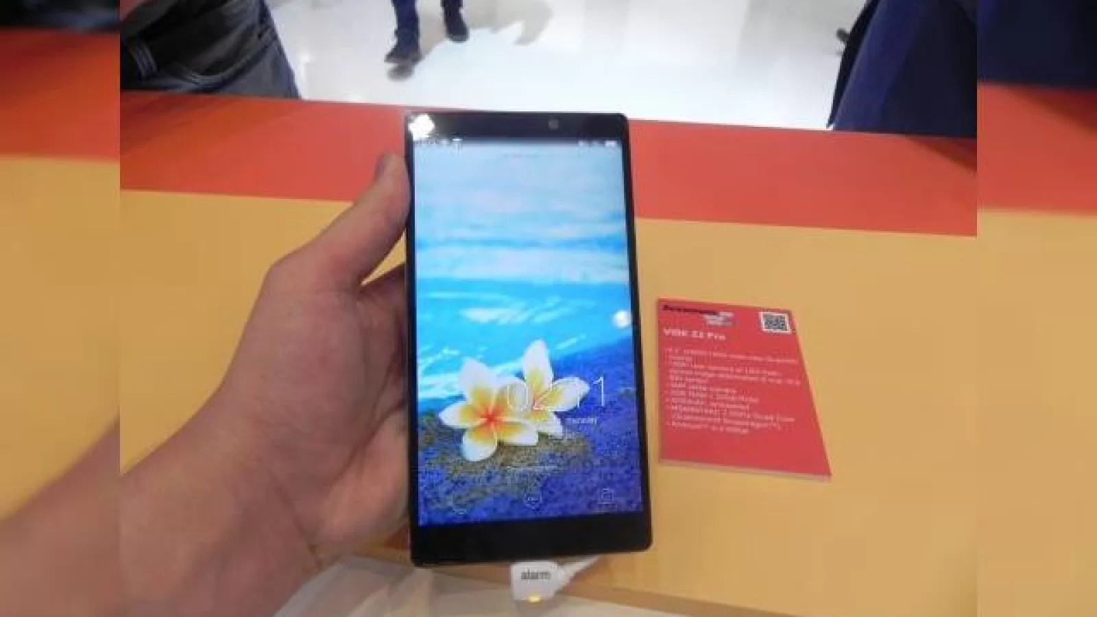 IFA 2014: Lenovo Vibe Z2 Pro hands on - flagship super high end, quad HD cu design metalic (Video)