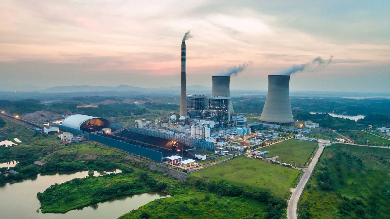 Microsoft va construi centrale nucleare pentru a alimenta proiectele AI