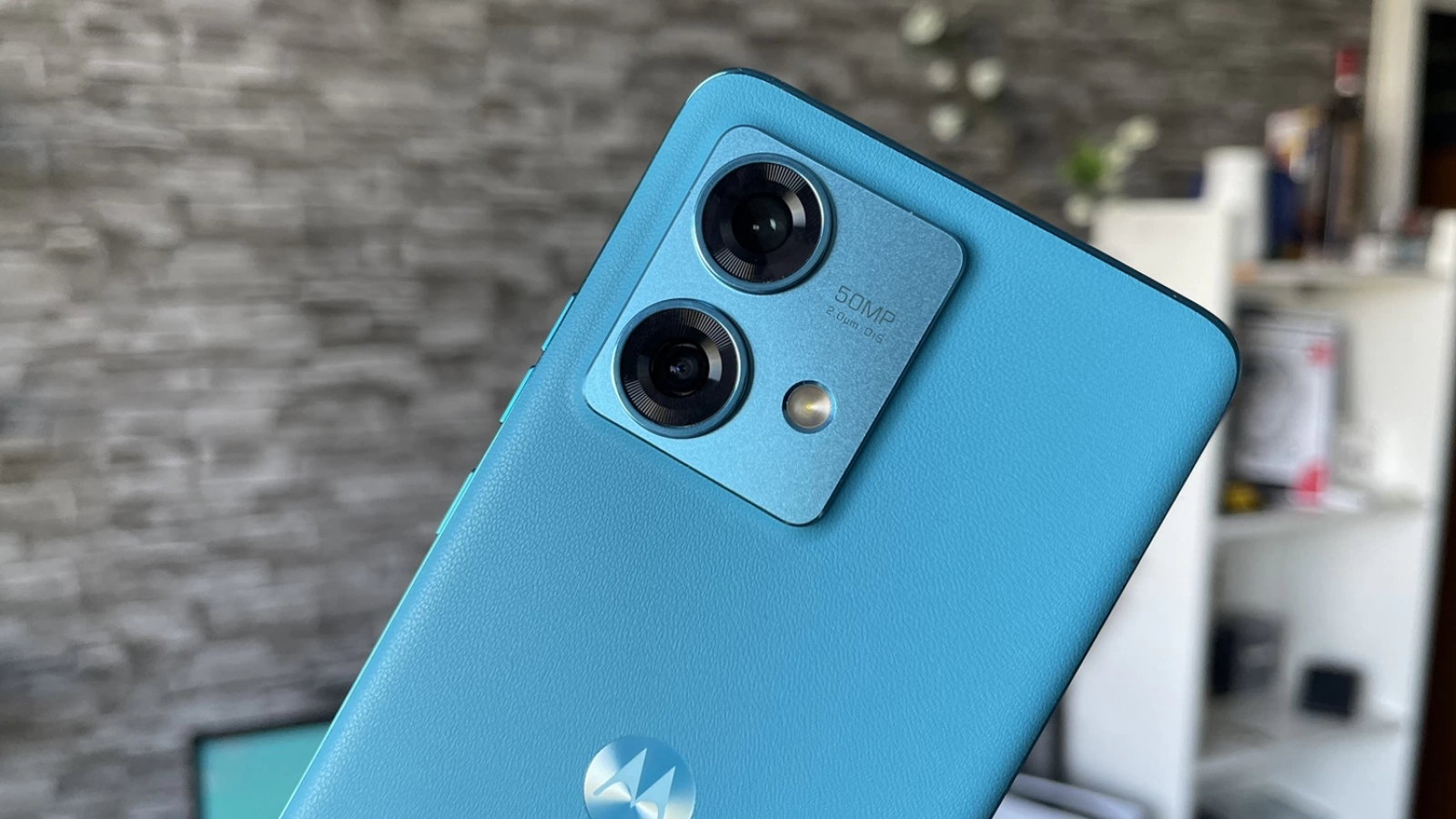 Motorola Edge 40 Neo: Camera selfie impresionează mai mult decât cea principală