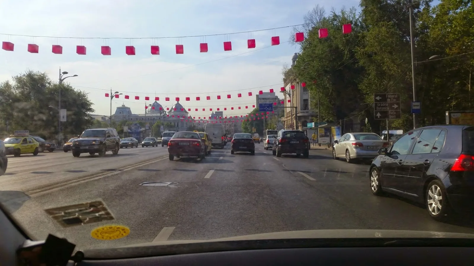Revelion În septembrie?! Nu, doar Bucureștiul Împodobit cu Magenta pentru lansarea Telekom Romania!