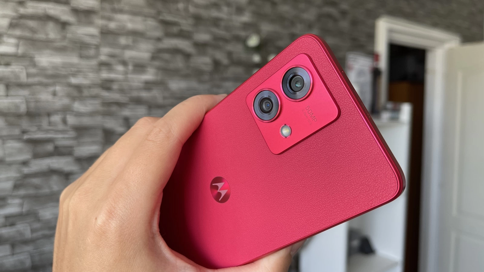 Motorola Moto G84 Unboxing: productivitate în pachet mic şi cochet