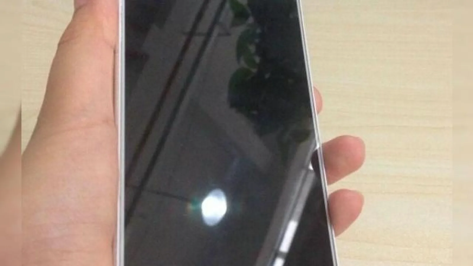 Varianta de culoare albă a flagship-ului Meizu MX4 apare În imagini hands-on