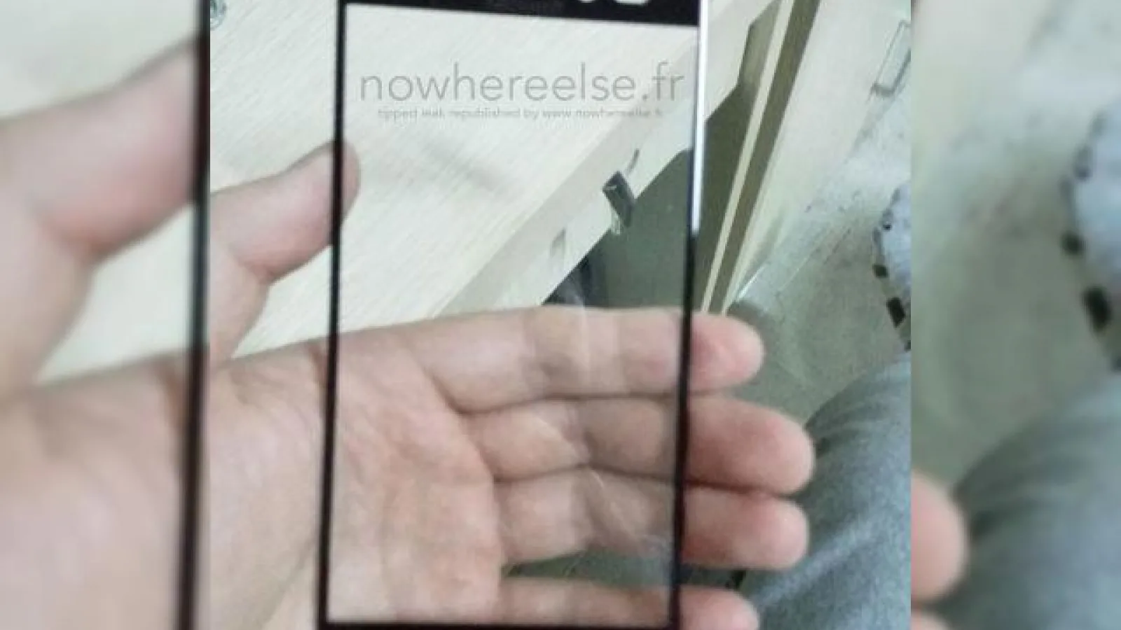 Panoul unui prim smartphone branduit Microsoft Își face apariția Într-o serie de fotografii live; acesta dispune de margini foarte subțiri