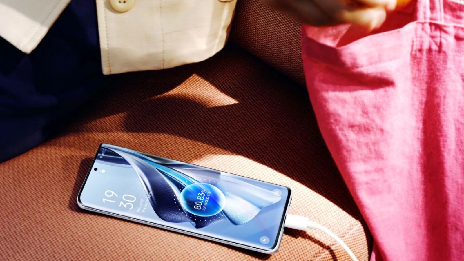 Ce îţi place la telefonul tău? OPPO Reno10 atrage prin ecranul AMOLED şi încărcarea rapidă (Sondaje România)