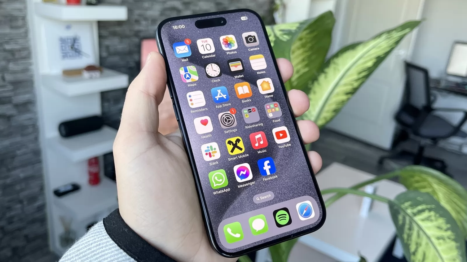 Apple iPhone 15 Pro: Benchmark-urile arată bine, dar supraîncălzirea e reală