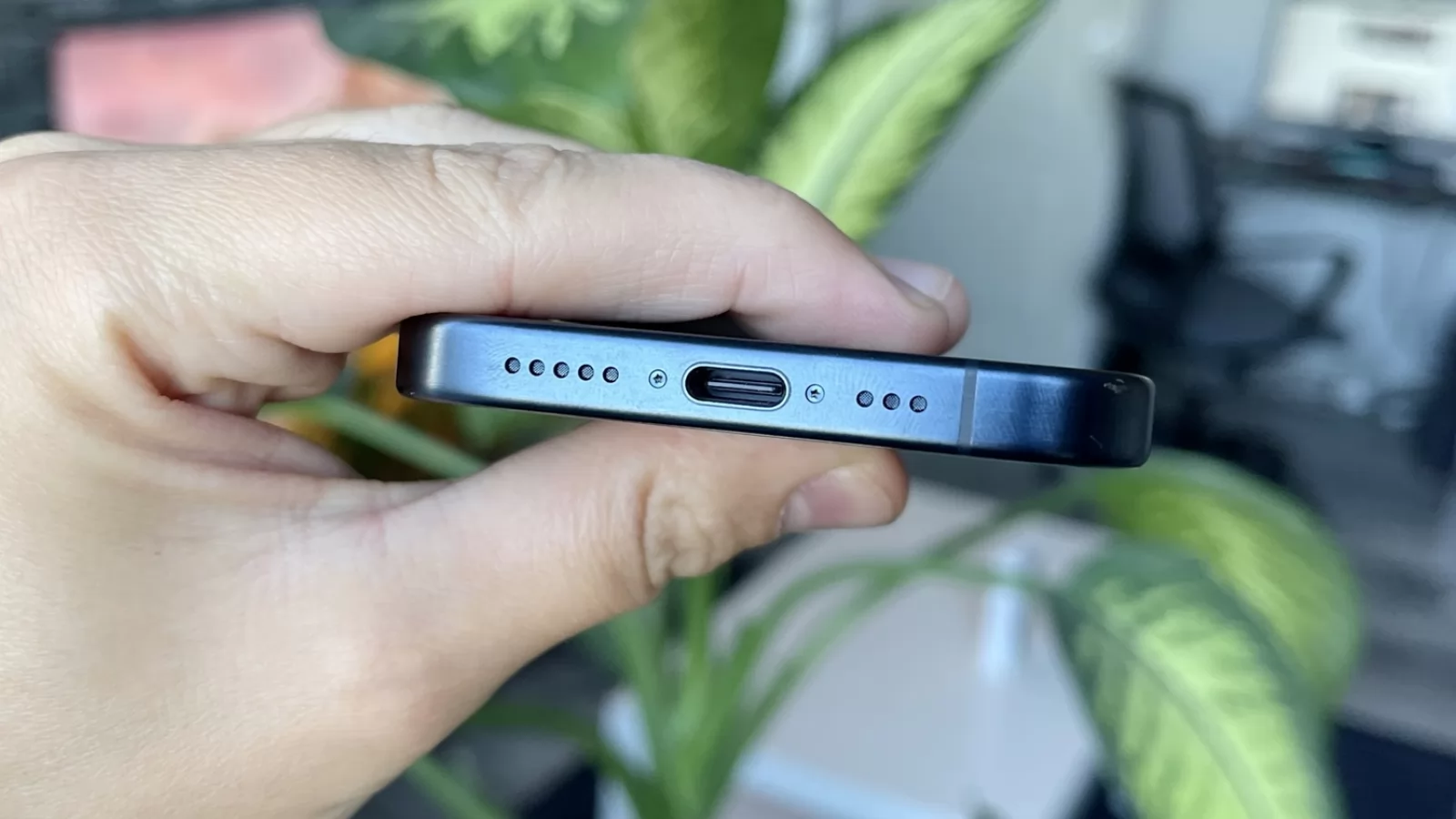 Apple iPhone 15 Pro: Acustica delimitează foarte bine frecvenţele