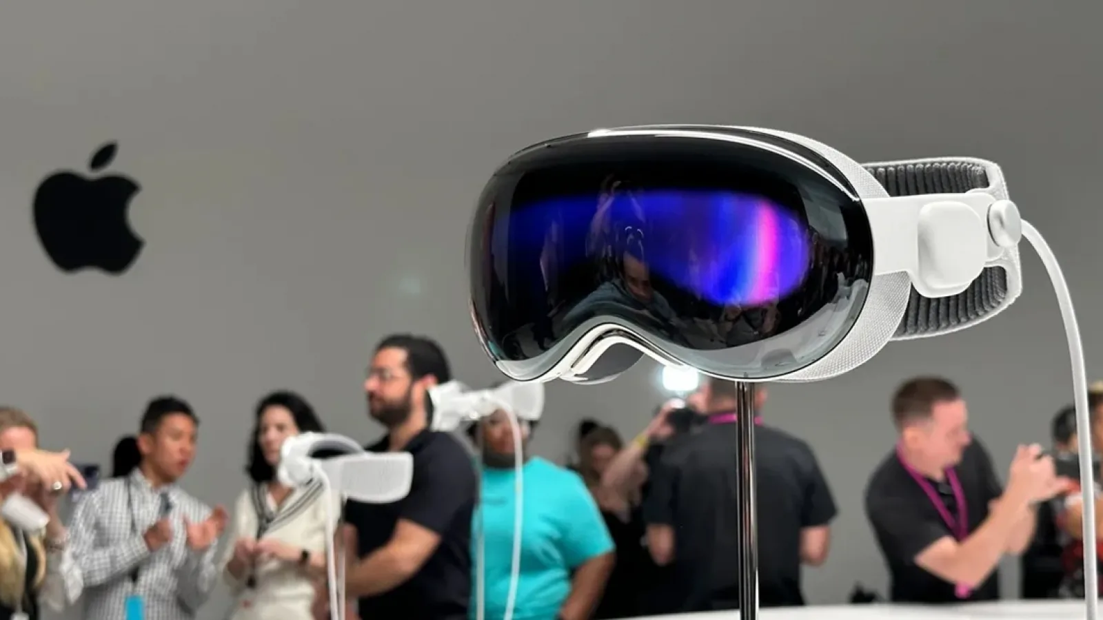 Apple lucrează la un computer spațial mai accesibil în stil Vision Pro; Cât ar putea costa?