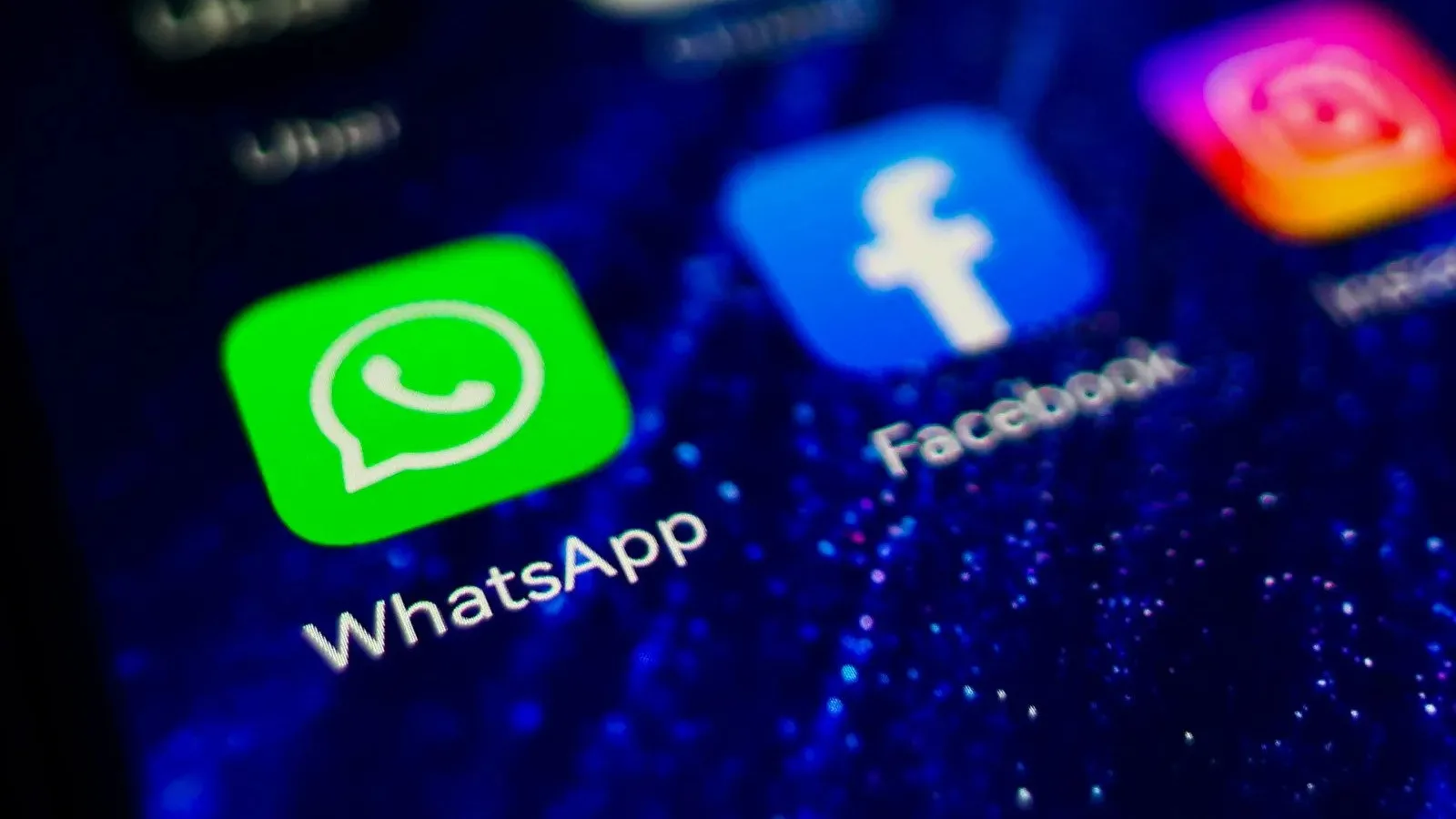 WhatsApp oferă acum suport PassKeys și te poți loga în aplicație folosind amprenta, Face ID sau PIN