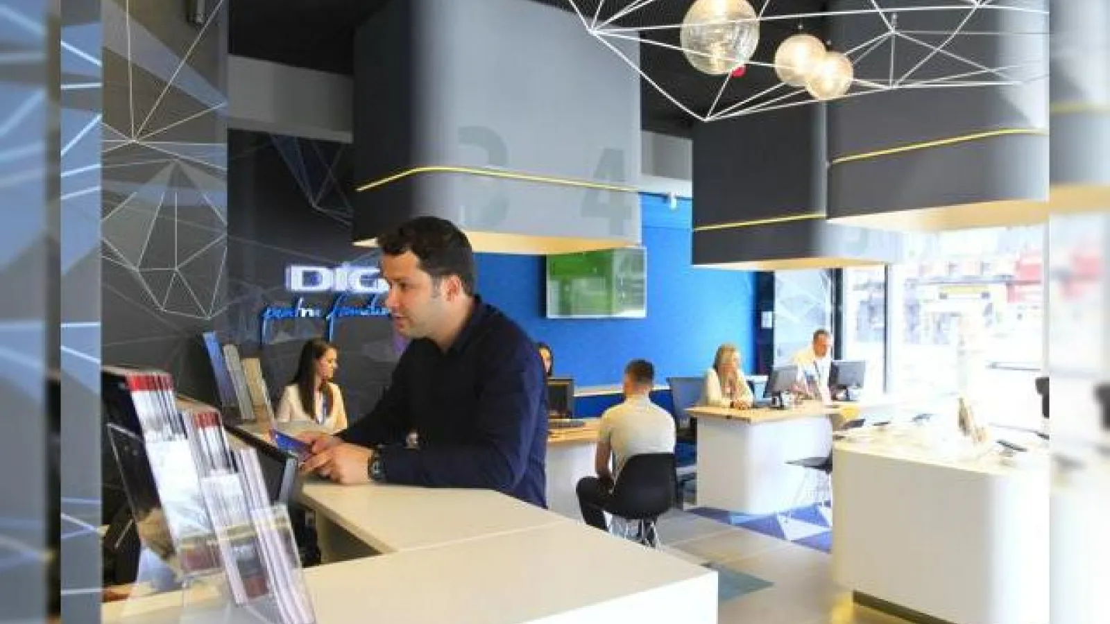 RCS & RDS deschide primul sau magazin sub brand Digi din București pe Bulevardul Magheru