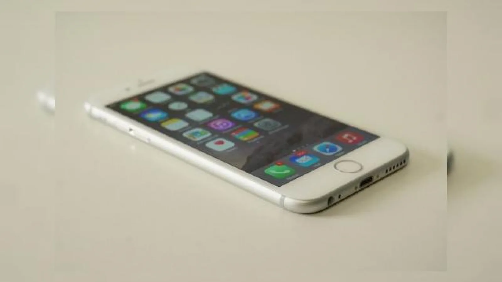 iPhone 6 review (trecere În revistă): Primele recenzii spun despre iPhone 6 că e elegant și eficient dar alunecos, are ecran excelent, iar viața bateriei putea fi mai bună