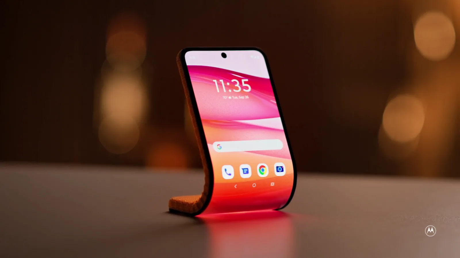 Motorola Adaptive Display Concept se transformă din smartphone în smartband în doar două mișcări; Cum arată noul ecran pliabil?