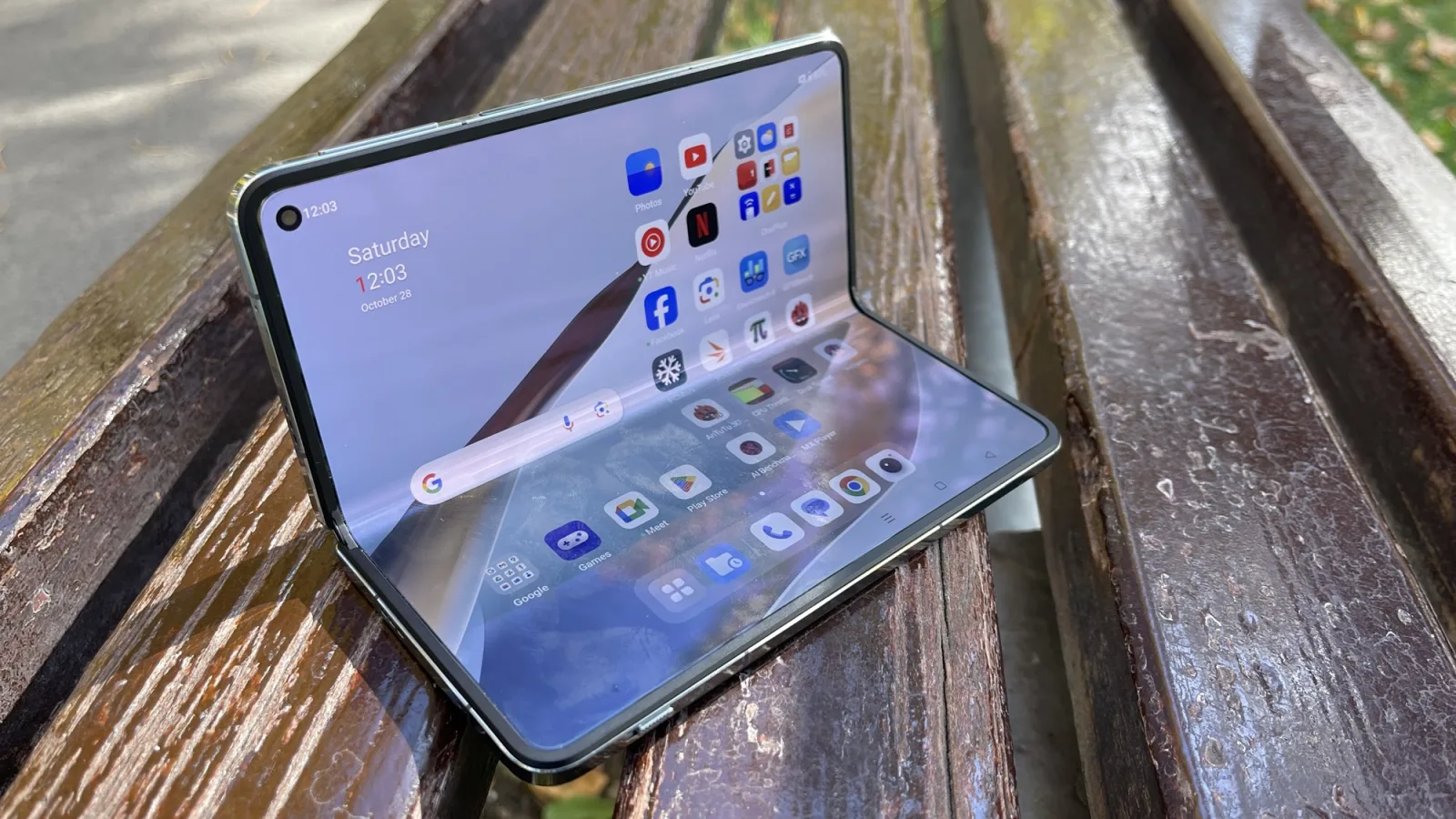 OnePlus Open: Design premium, cu o cută bine ascunsă și un modul de cameră ABSOLUT