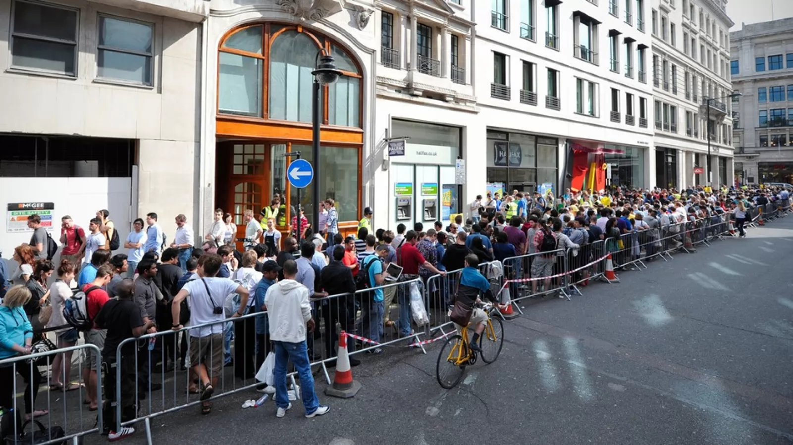 Vânzările lui iPhone 6 depășesc din nou recorduri: un weekend fulminant, cu 10 milioane de unități vândute