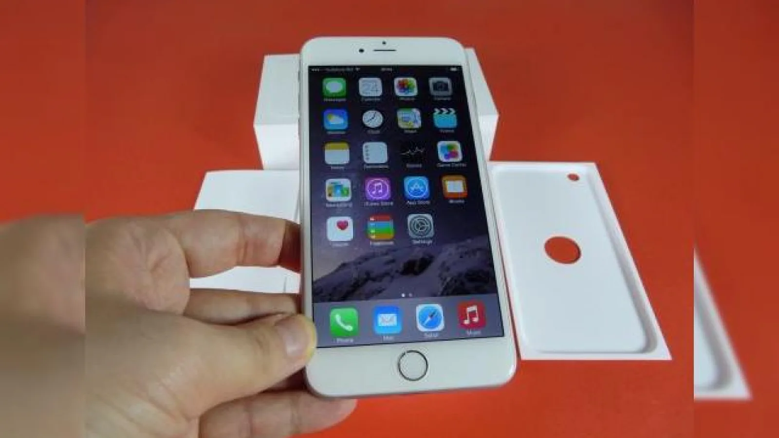 iPhone 6 Plus unboxing: tot ce ați auzit rău despre el era exagerat; Terminal arătos și comod oferit de QuickMobile.ro (Video)
