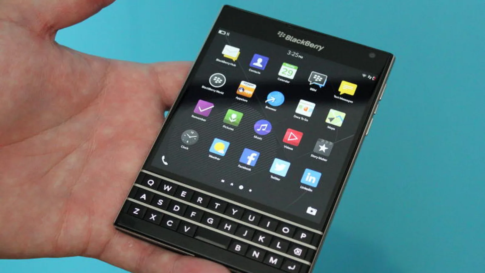 BlackBerry postează clipuri tutoriale pentru utilizarea lui Passport