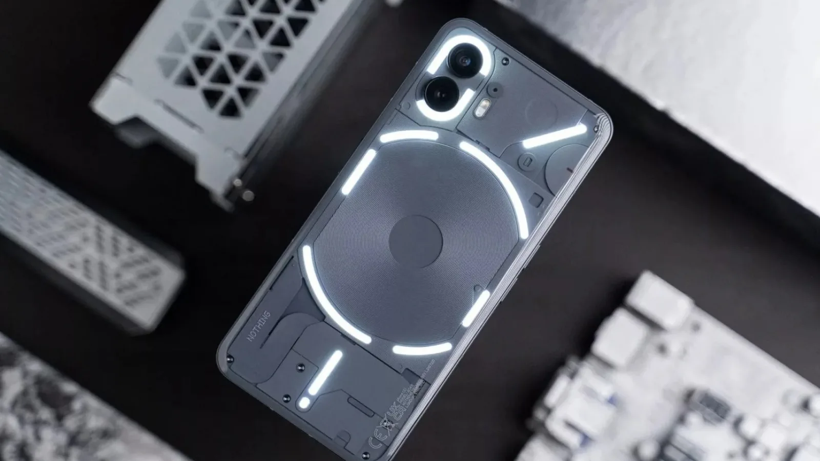 Nothing Phone 2a este în pregătire şi ar fi un telefon midrange