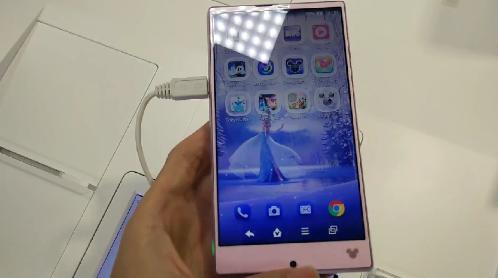 Telefonul Sharp Disney Mobile SH-02G primește un hands on scurt (Video)
