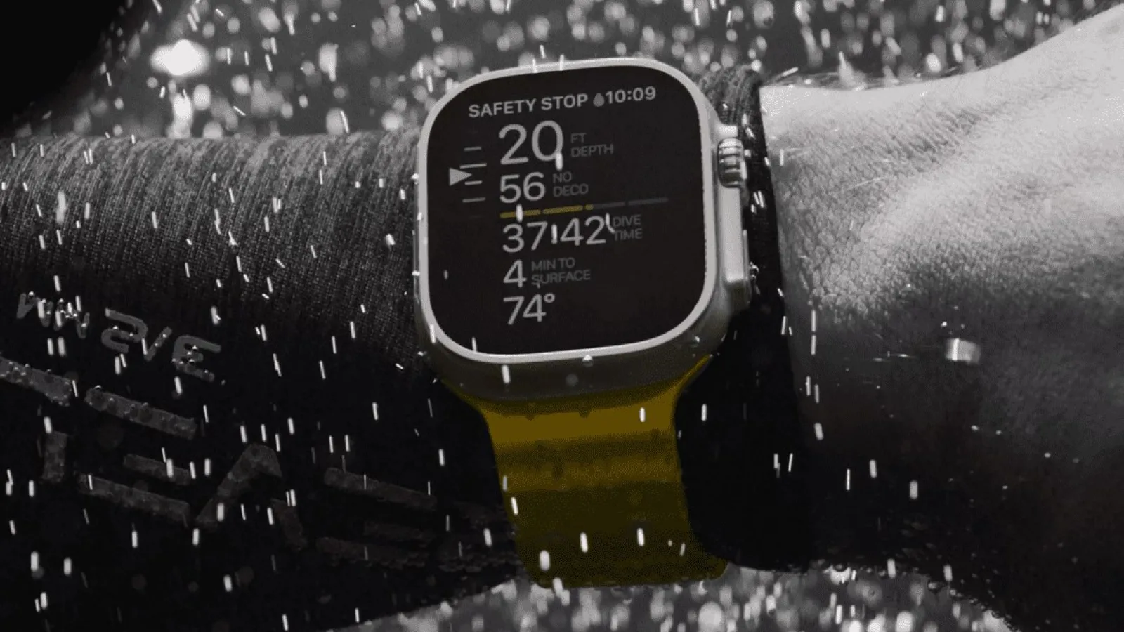 Apple Watch Ultra 3 (2026) ar putea sosi cu un ecran micro-LED şi preţ mai mare