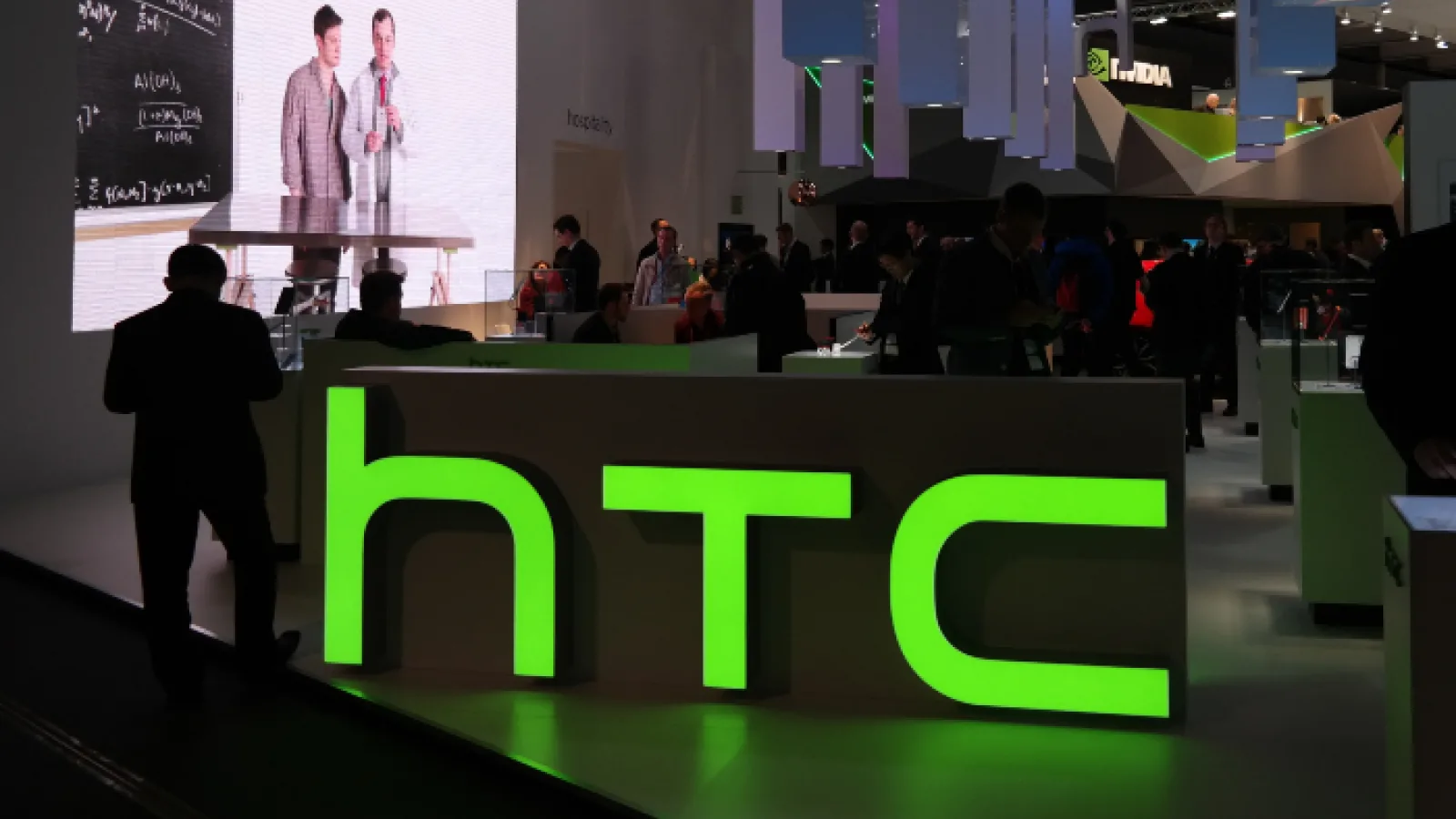 Forbes: Trendul descendent HTC ar putea să nu fie oprit nici măcar de tableta Nexus 9 și nici de "RE Camera"
