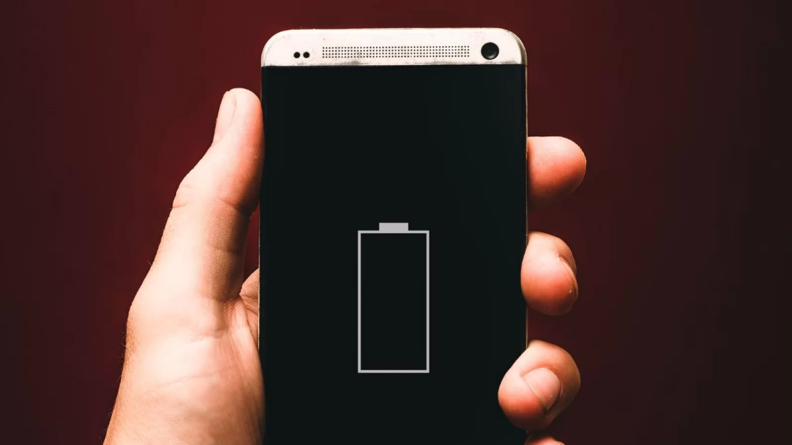 Android va indica în curând când trebuie să înlocuieşti bateria telefonului tău; Android 15 are Battery Health