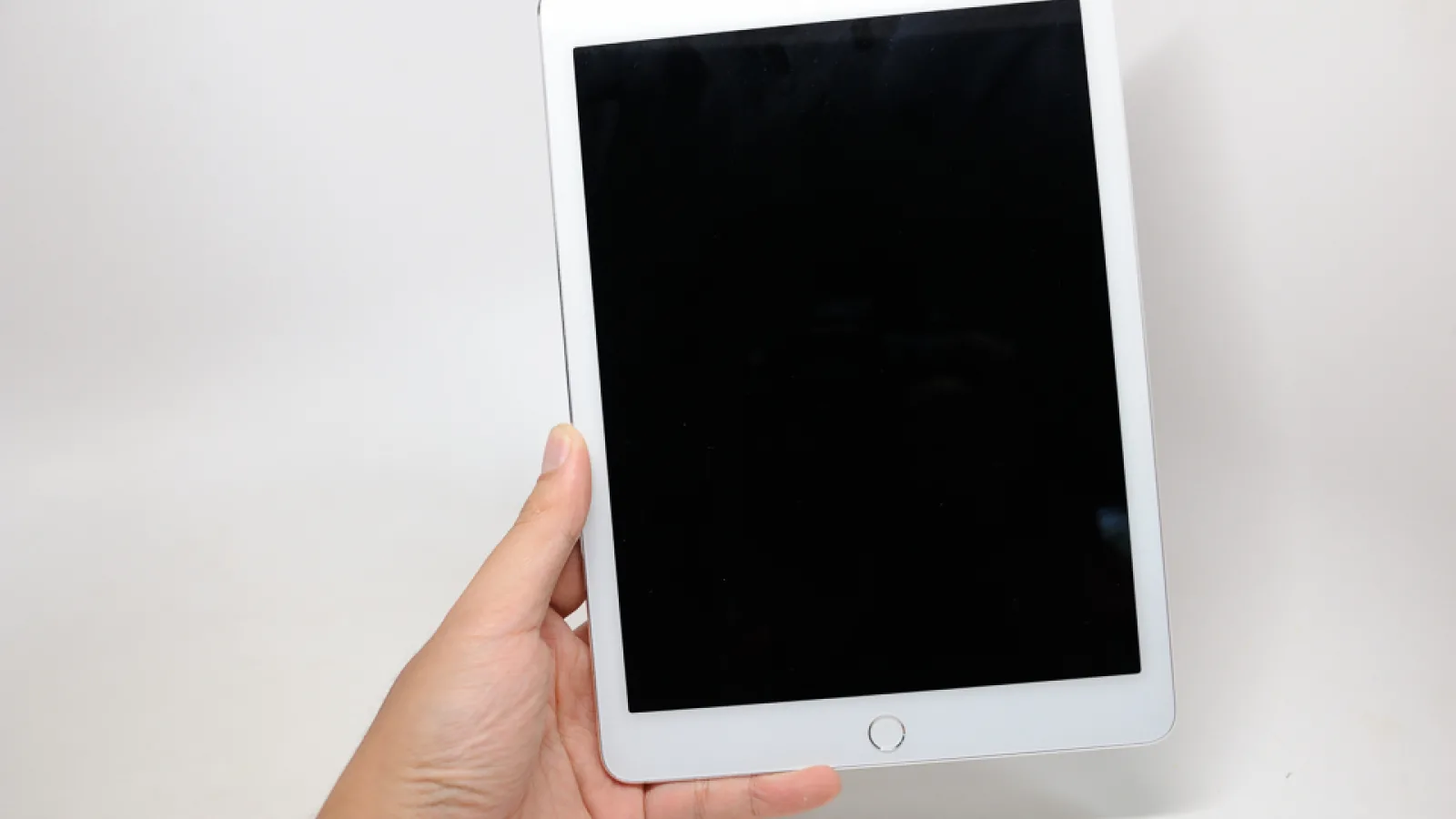 iPad Air 2 apare Într-o serie completă de fotografii live ce dezvăluie un profil foarte subțire