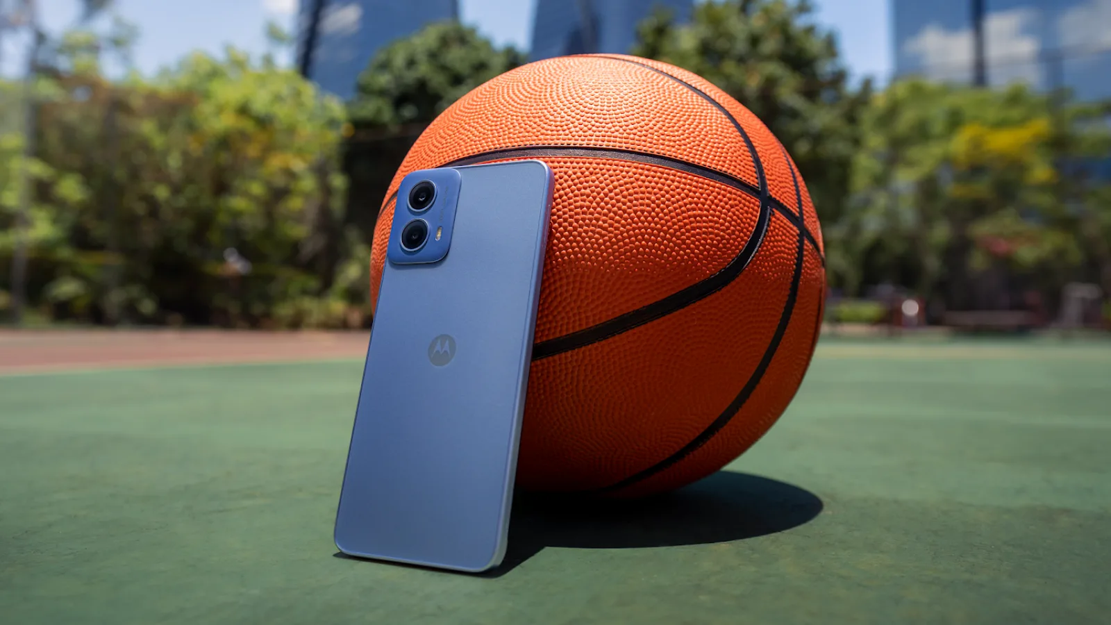 Motorola Moto g34 sosește în România drept cel mai accesibil telefon 5G din portofoliul companiei