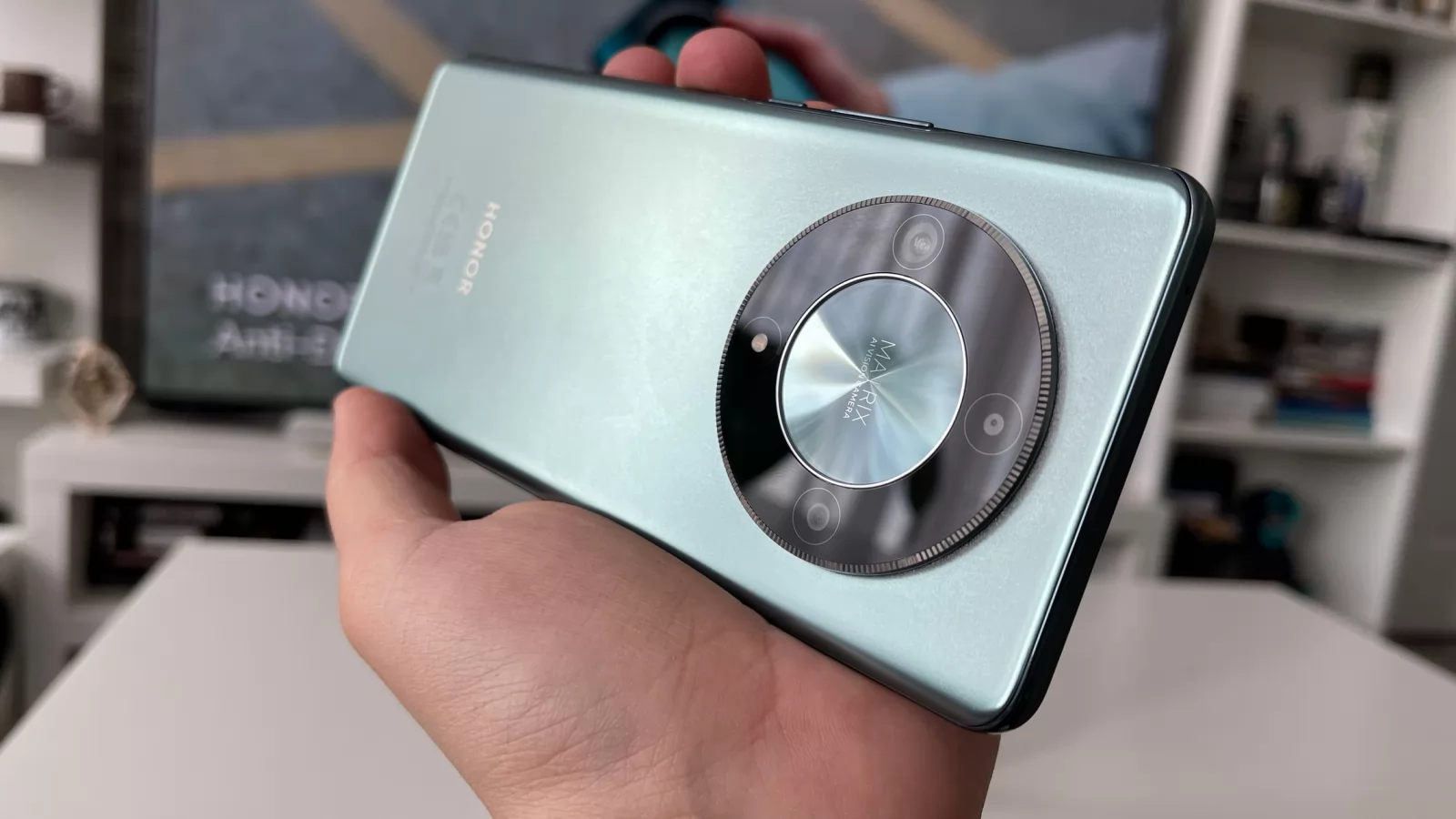 HONOR Magic6 Lite: Design inspirat de Rolex, ultra rezistent la scăpări, contacte dure