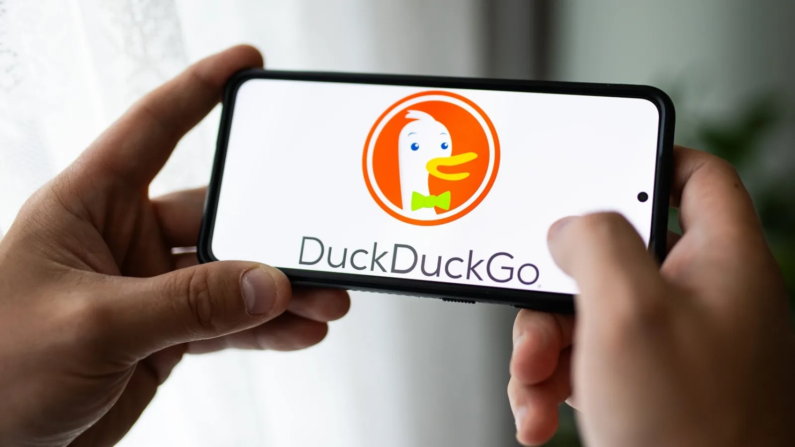Launcher-ul Google Pixel ne permite acum să selectăm motorul de căutare preferat, inclusiv Bing sau DuckDuckGo
