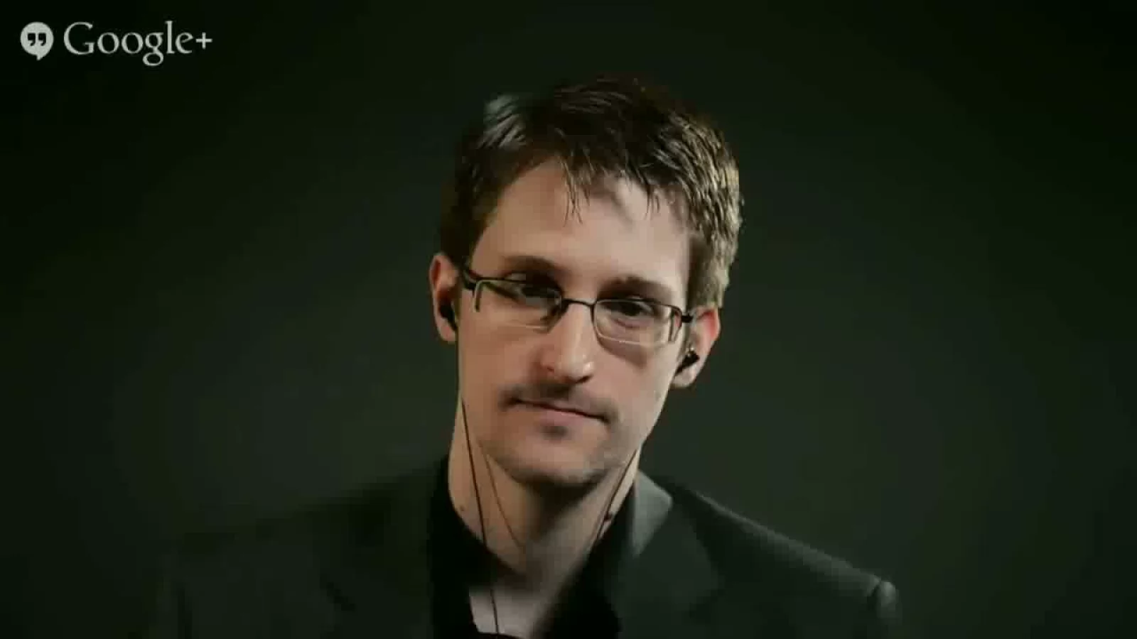 Edward Snowden vă Îndeamnă să nu mai folosiți Facebook, Google și Dropbox pe cât posibil