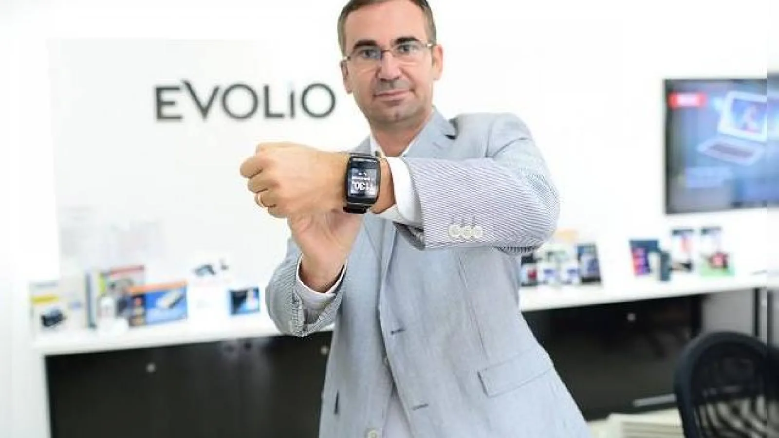 Evolio anunță lansarea primului smartwatch sub brand românesc; X-Watch va fi disponibil din 2015 la un preț de 199 lei