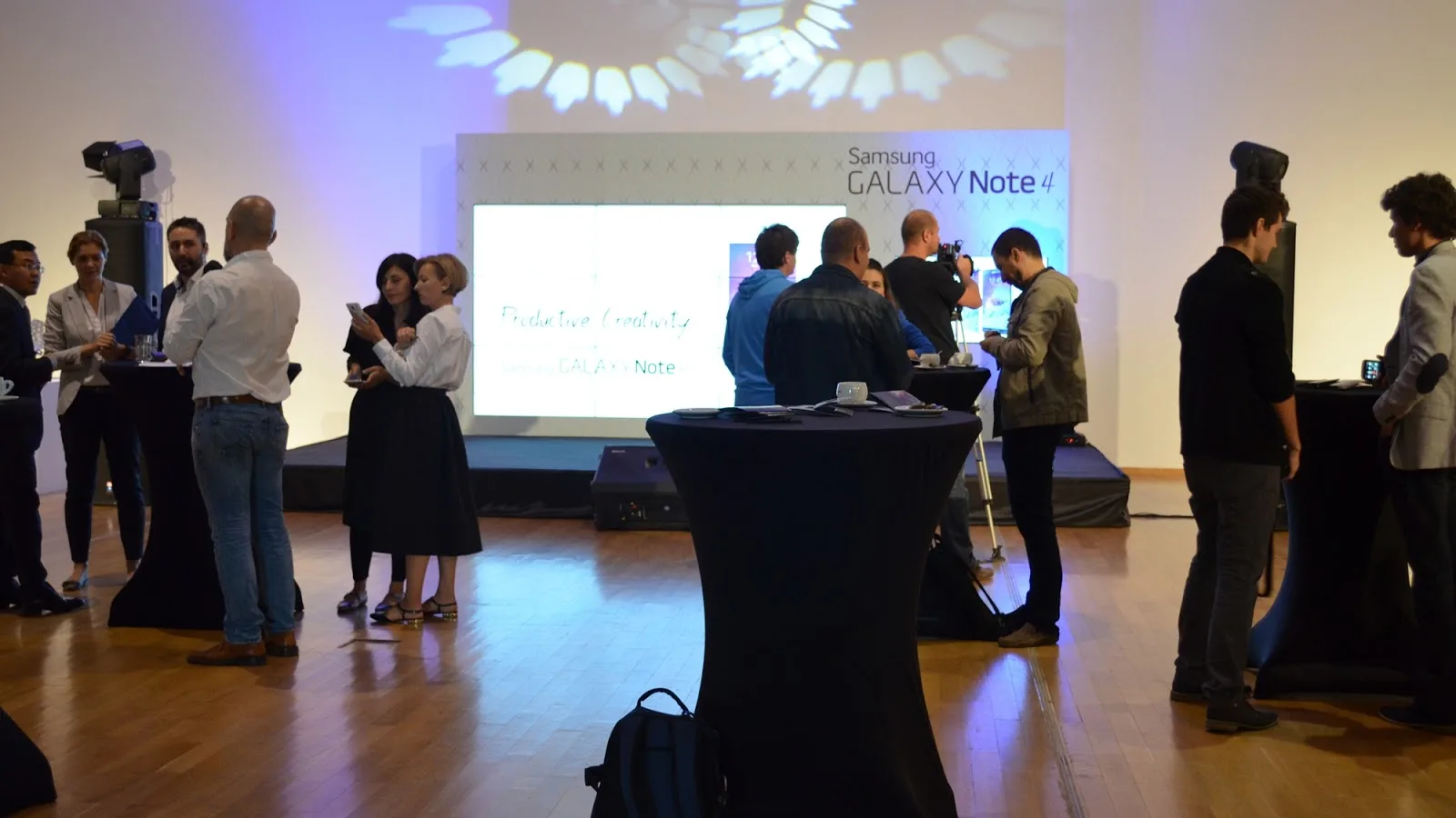 Samsung Galaxy Note 4 expus În cadrul Muzeului Național de Artă Contemporană din București cu ocazia debutului pe plan local
