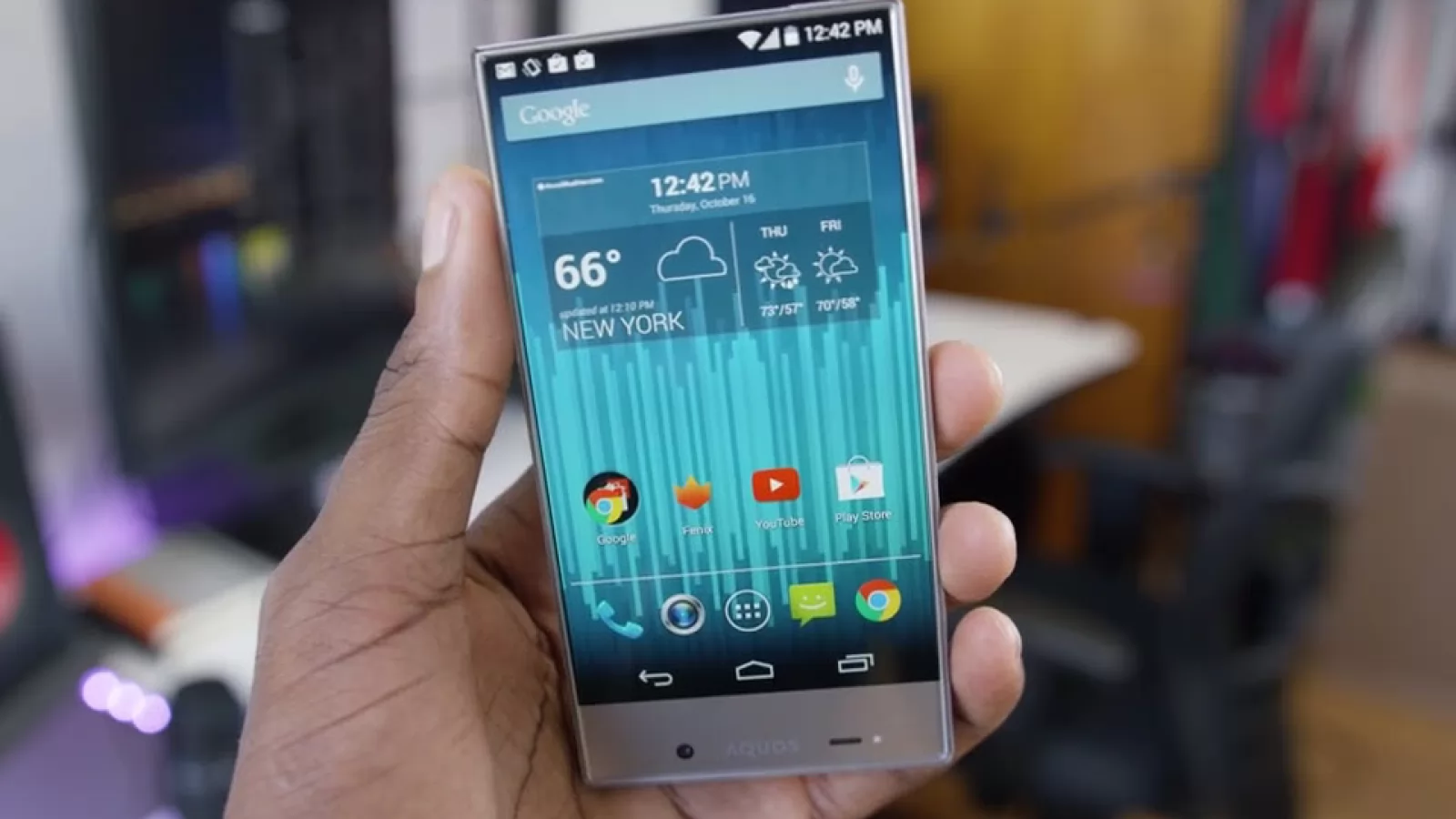Iată primele impresii despre Sharp Aquos Crystal, cel mai stilat telefon al momentului (Video)