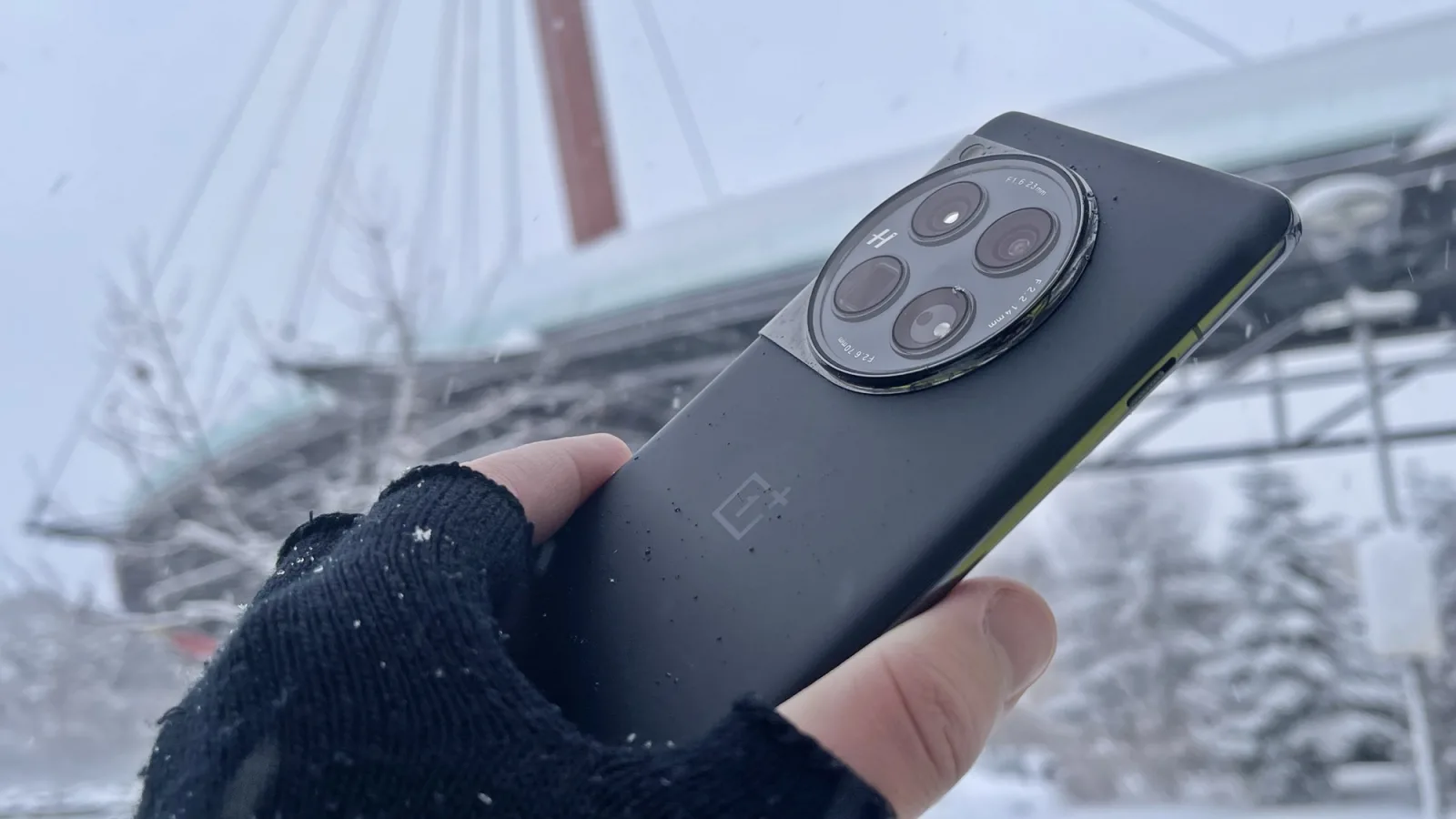 OnePlus 12: Camera primește periscop pentru zoom optic 3x și un senzor principal Sony LYT-808 + Hasselblad la posturi 