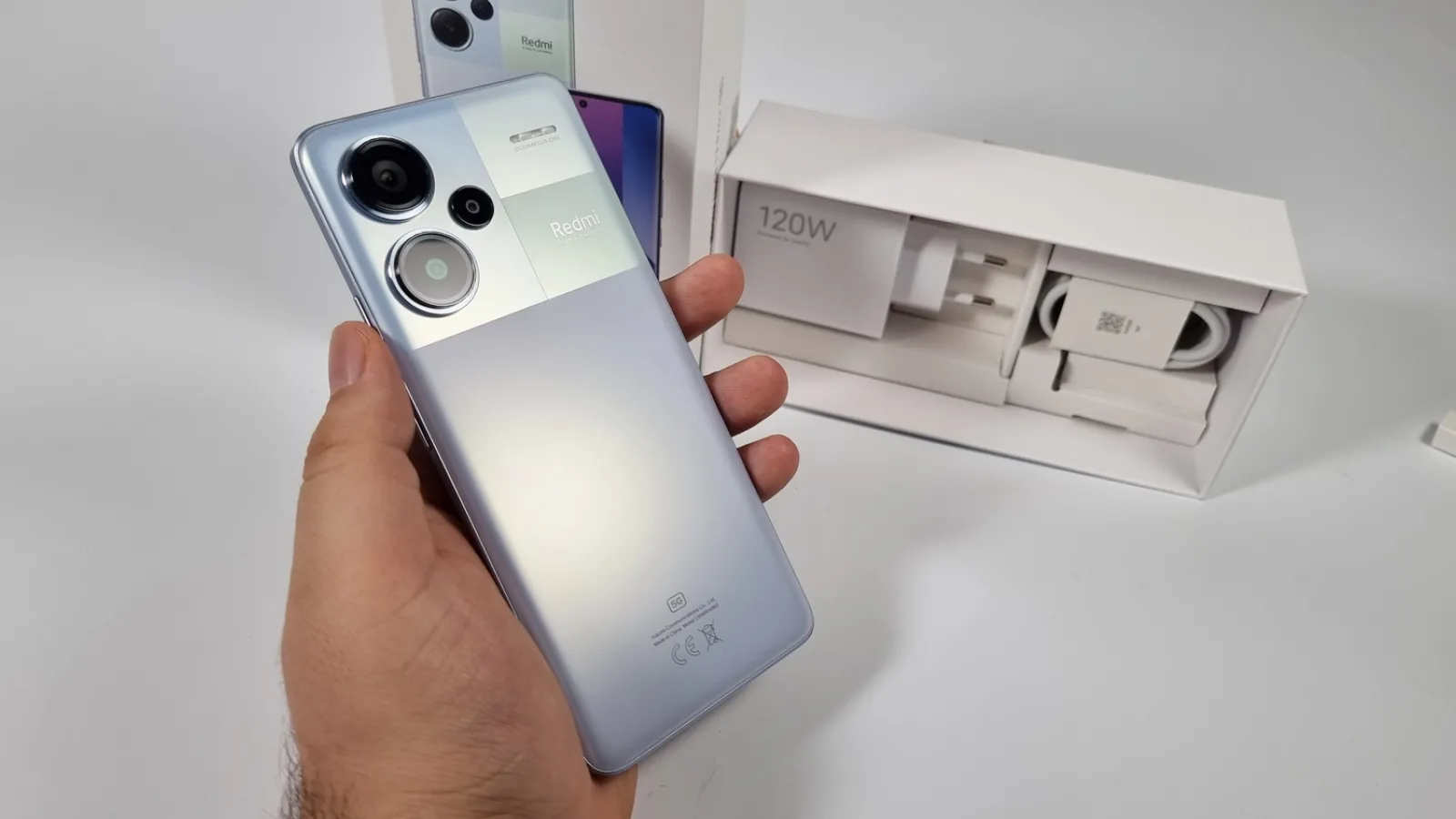 Xiaomi Redmi Note 13 Pro+ 5G Unboxing: ce e în spatele numelui atât de lung? (Video)