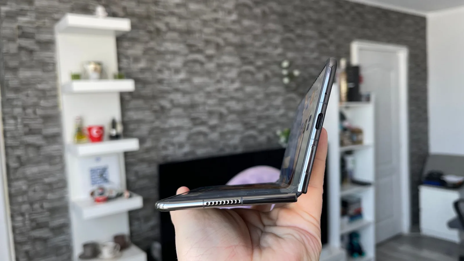 Honor Magic V2: Avem difuzoare stereo "pe bune" care livrează sunet de calitate