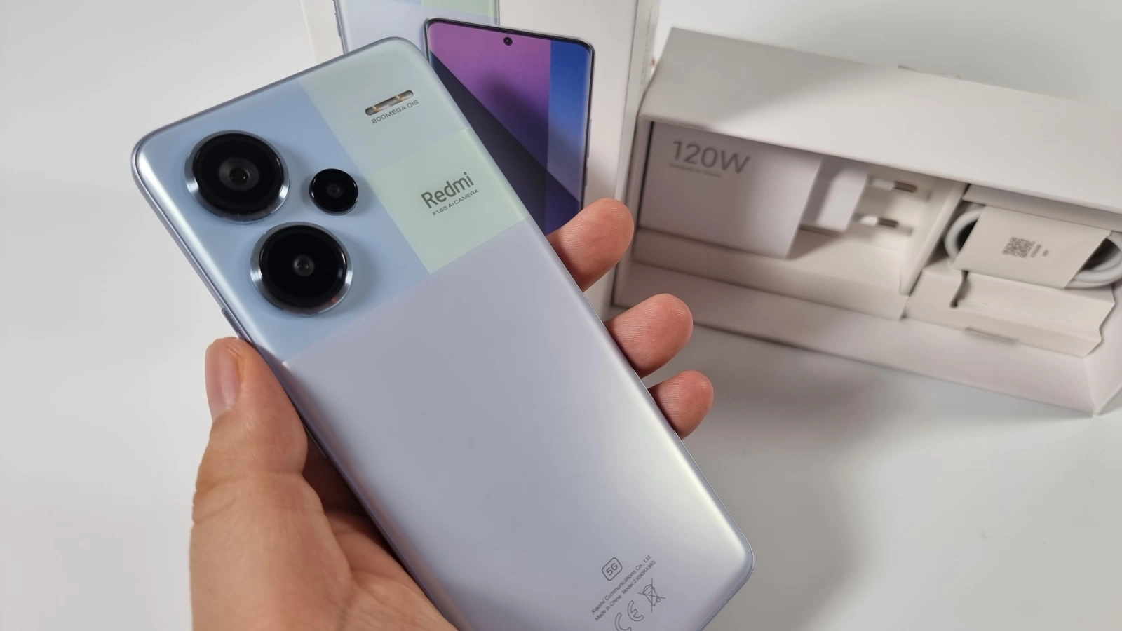 Câte update-uri software majore oferă Xiaomi pentru telefoanele din seria Redmi Note 13 și cum se compară cu rivalii